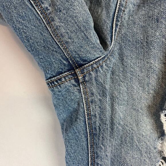 American Eagle Highest Rise Mom Jean Size 6R Distressed Ripped Light Wash Denim - Picture 3 of 7